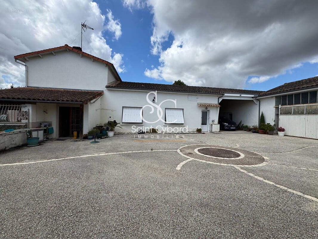 Maison à SAINT-YRIEIX-SUR-CHARENTE