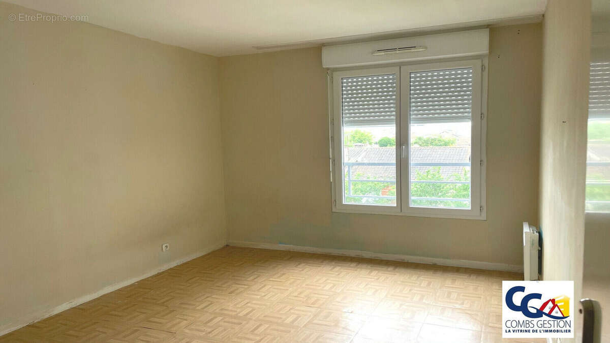 Appartement à COMBS-LA-VILLE