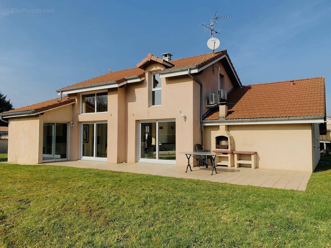 Maison à PERONNAS