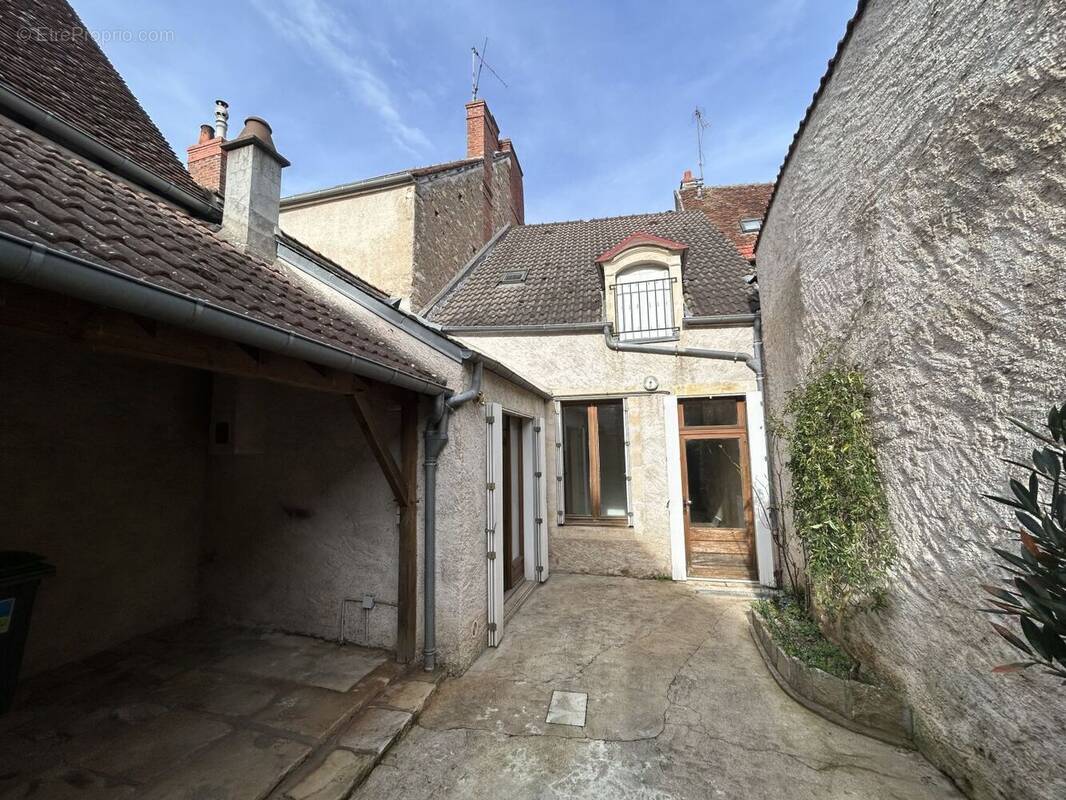 Maison à SAINT-AMAND-MONTROND
