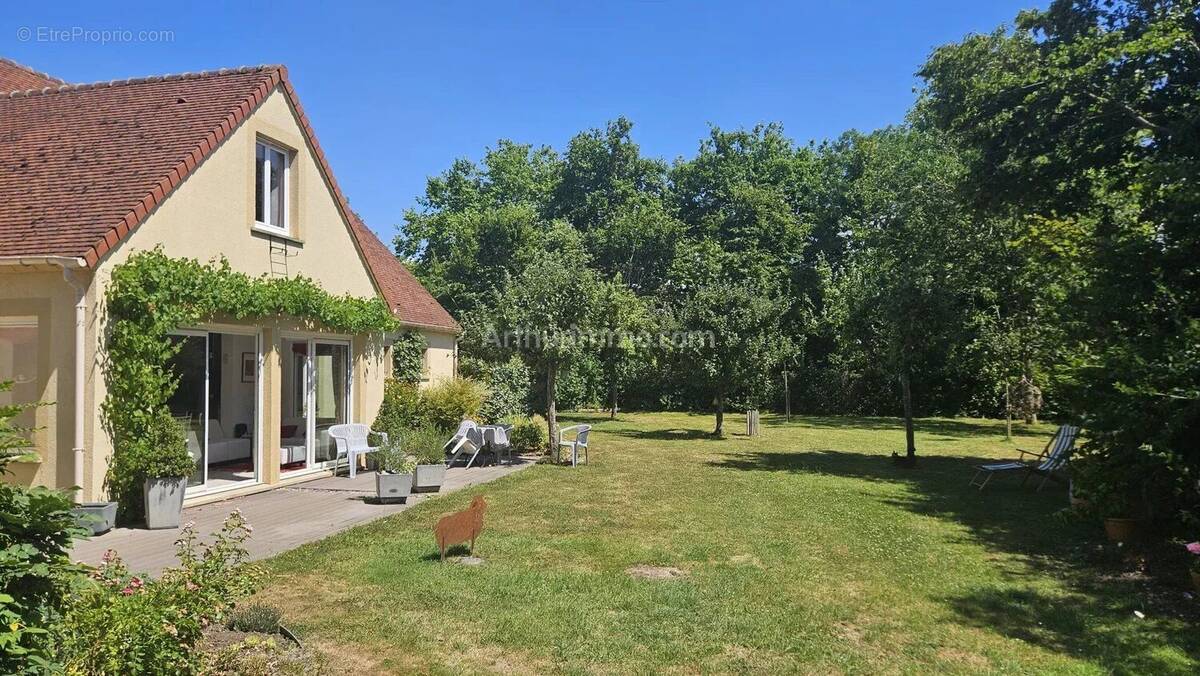 Maison à ARGENCES