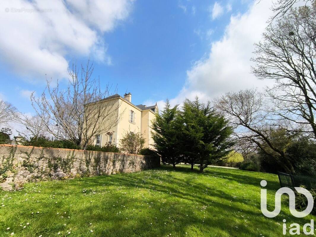 Photo 1 - Maison à MOUTIERS-LES-MAUXFAITS