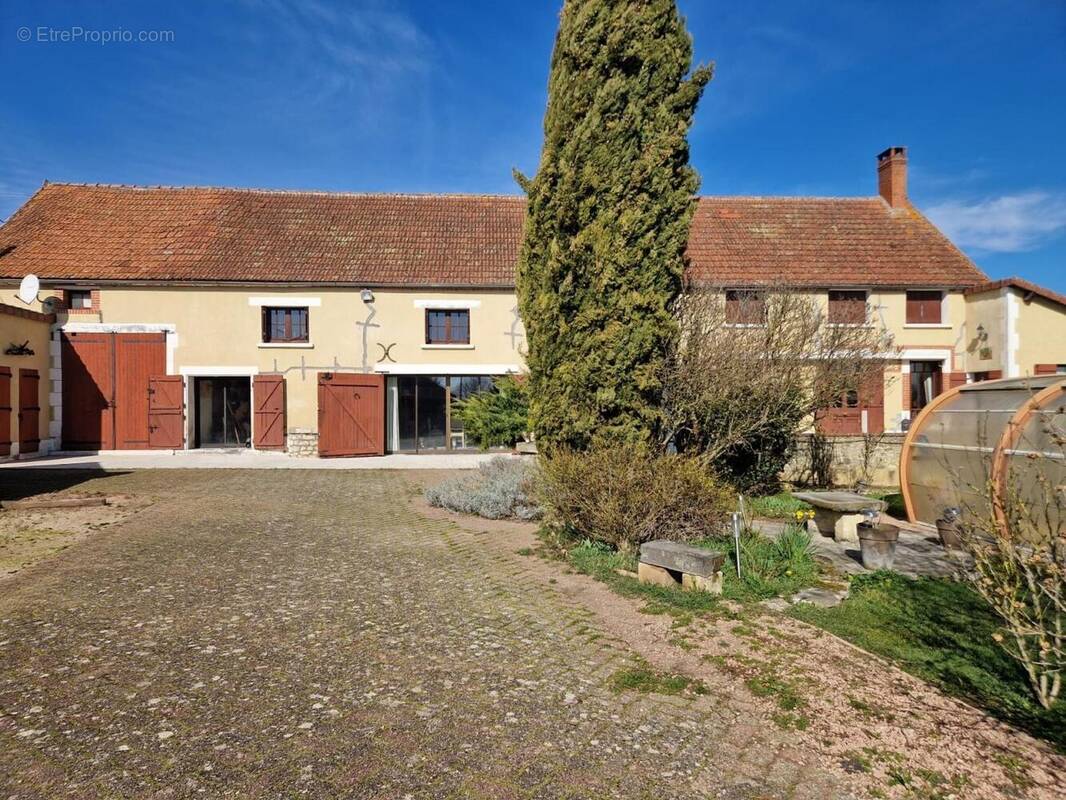 Photo 1 - Maison à BELLENAVES