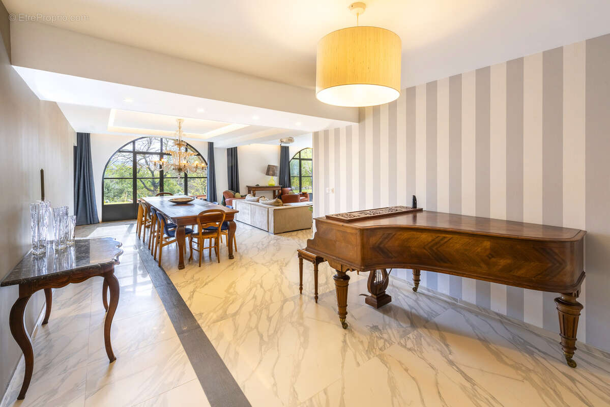 Maison à MOUGINS