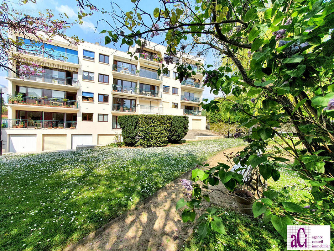 Appartement à L&#039;HAY-LES-ROSES