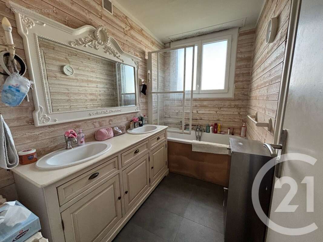 Maison à AMBARES-ET-LAGRAVE
