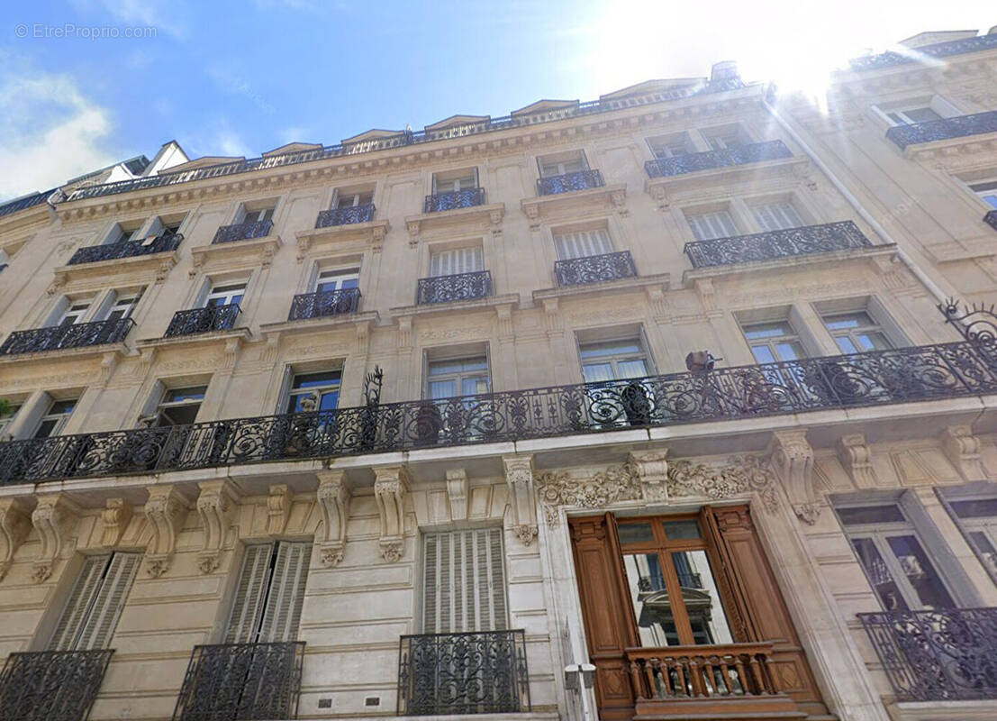 Appartement à PARIS-8E