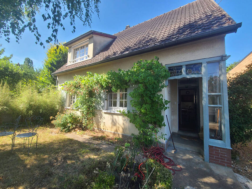 Maison à LEVES