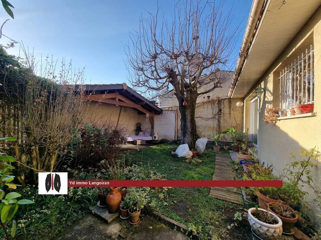Maison à LE TOURNE