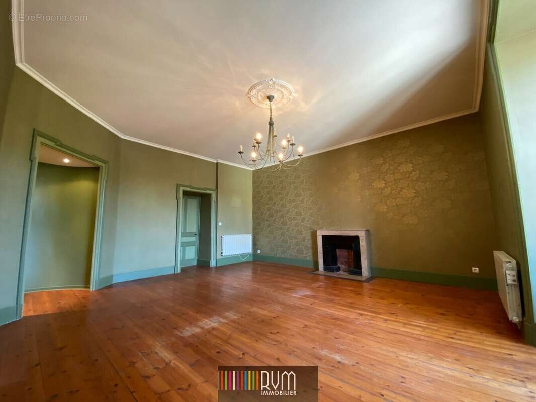 Appartement à PONCIN