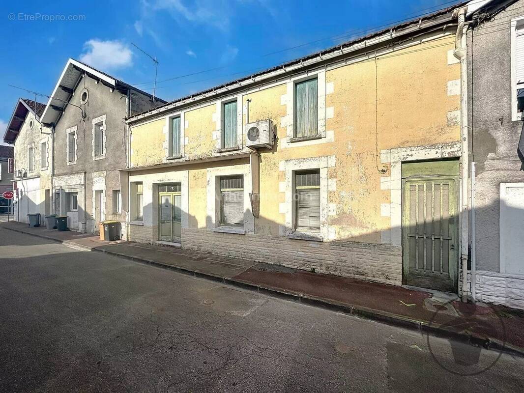 Maison à COUTRAS