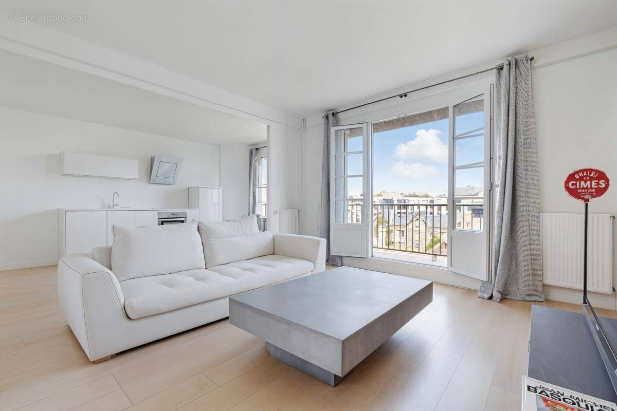 Appartement à COURBEVOIE
