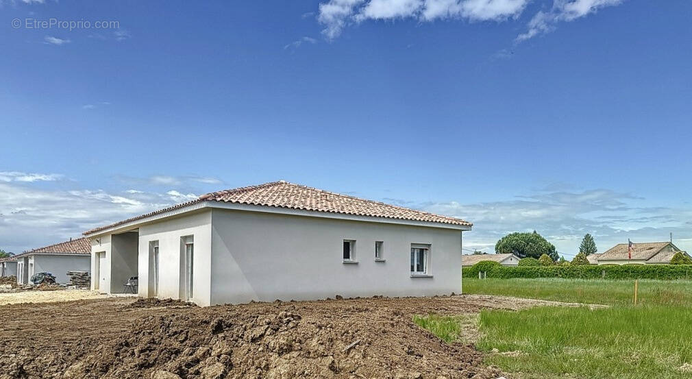 Maison à NEGREPELISSE