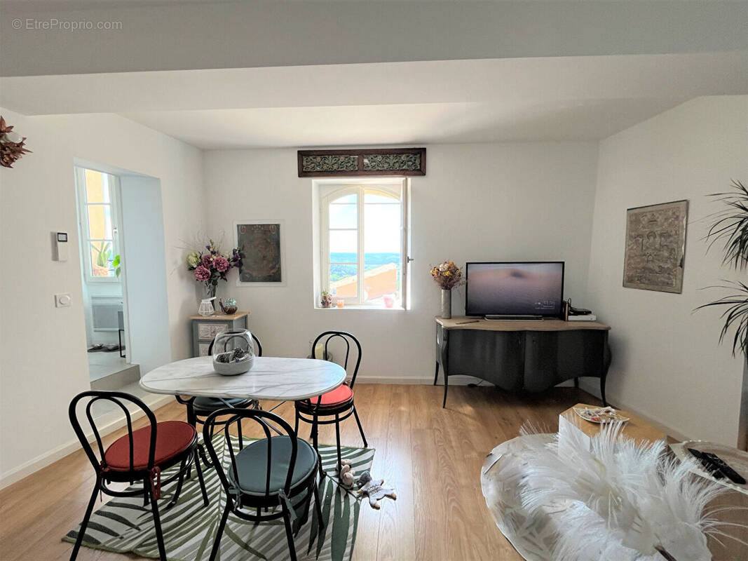 Appartement à EGUILLES