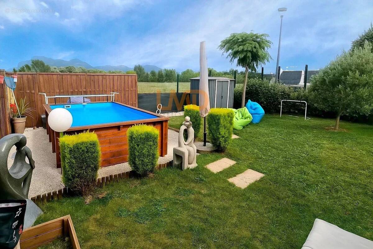 Maison à LE MUY
