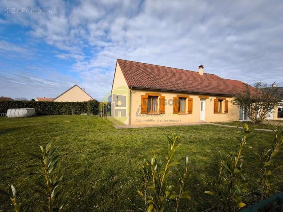 Maison à AVORD