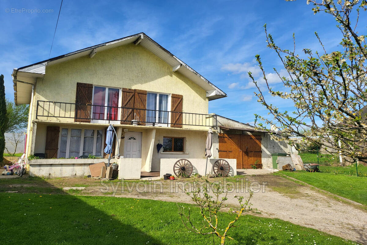 Maison à GRANDVILLIERS