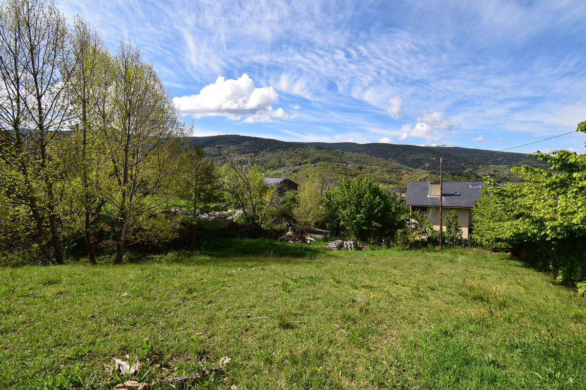 Terrain à OSSEJA