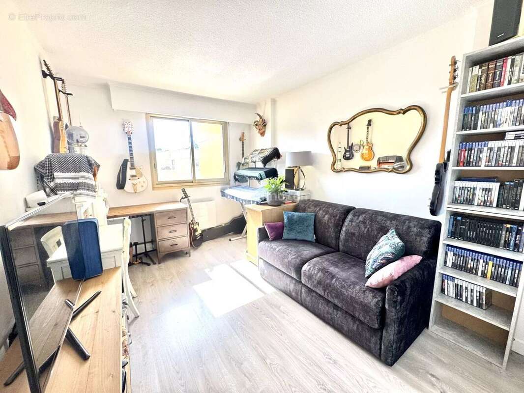 Appartement à SAINT-LAURENT-DU-VAR