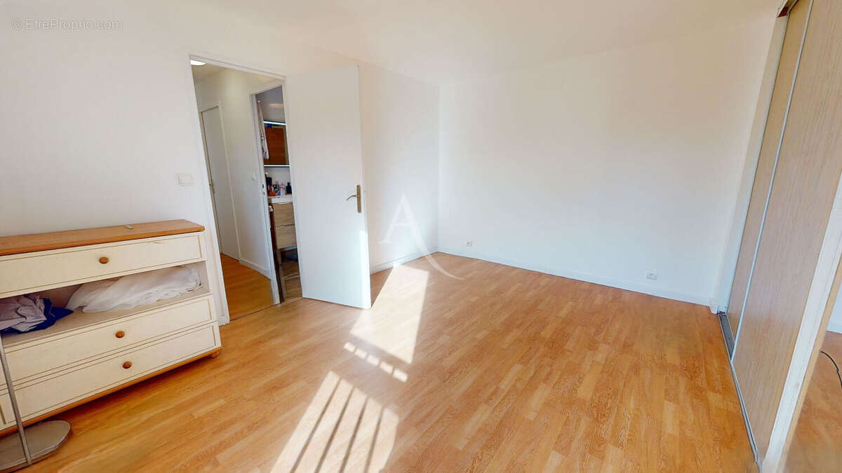 Appartement à COMBS-LA-VILLE