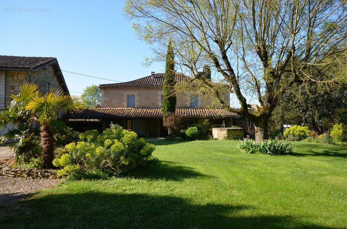 009 - Maison à ORDAN-LARROQUE