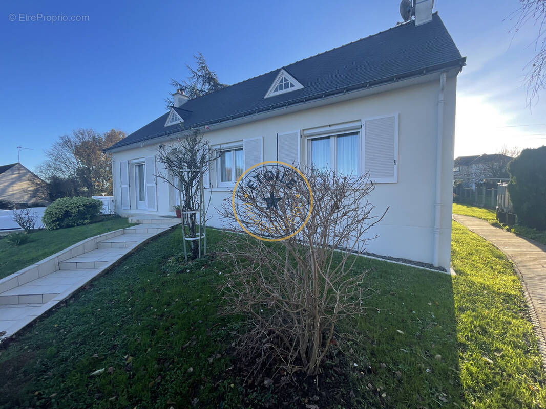 Maison à MONTREUIL-JUIGNE