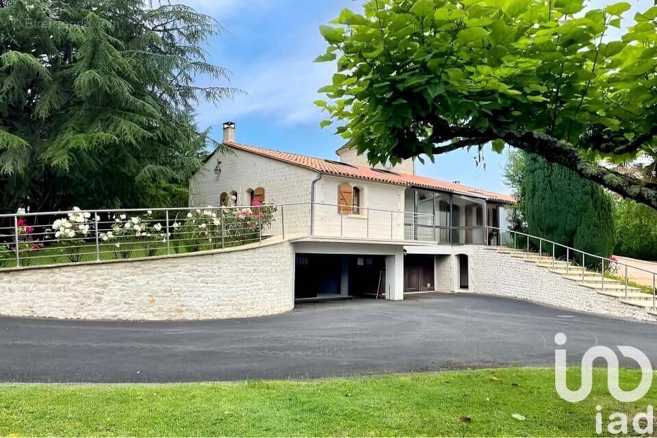 Photo 1 - Maison à BARBEZIEUX-SAINT-HILAIRE