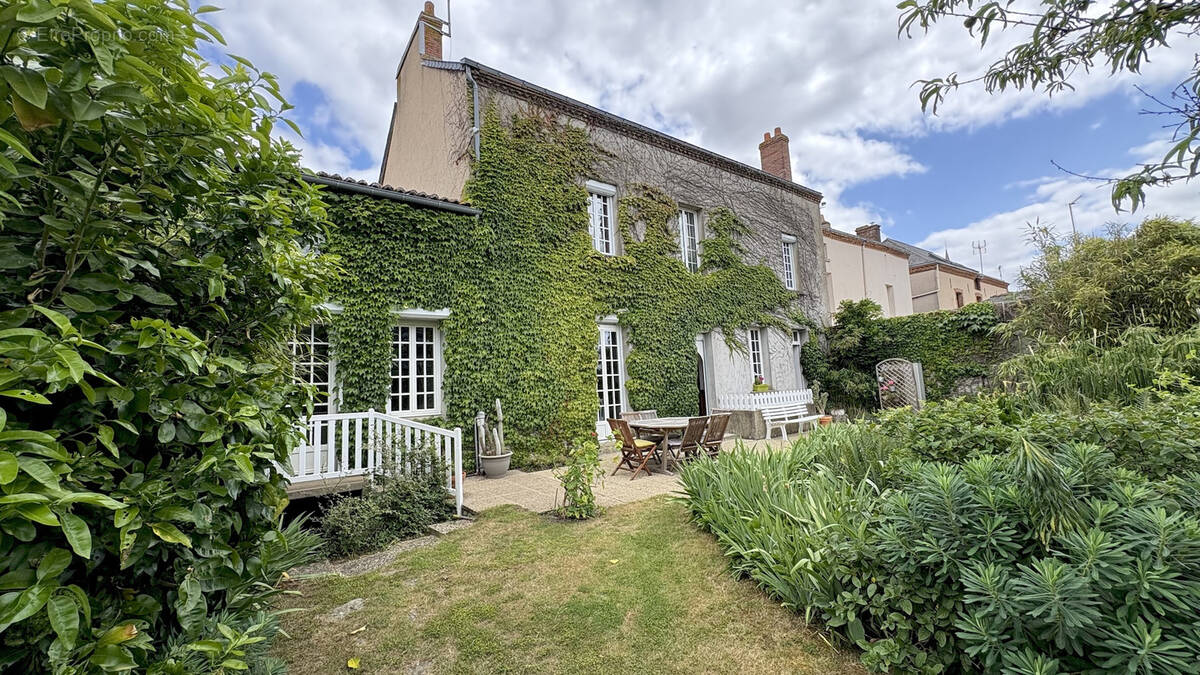 Maison à JALLAIS