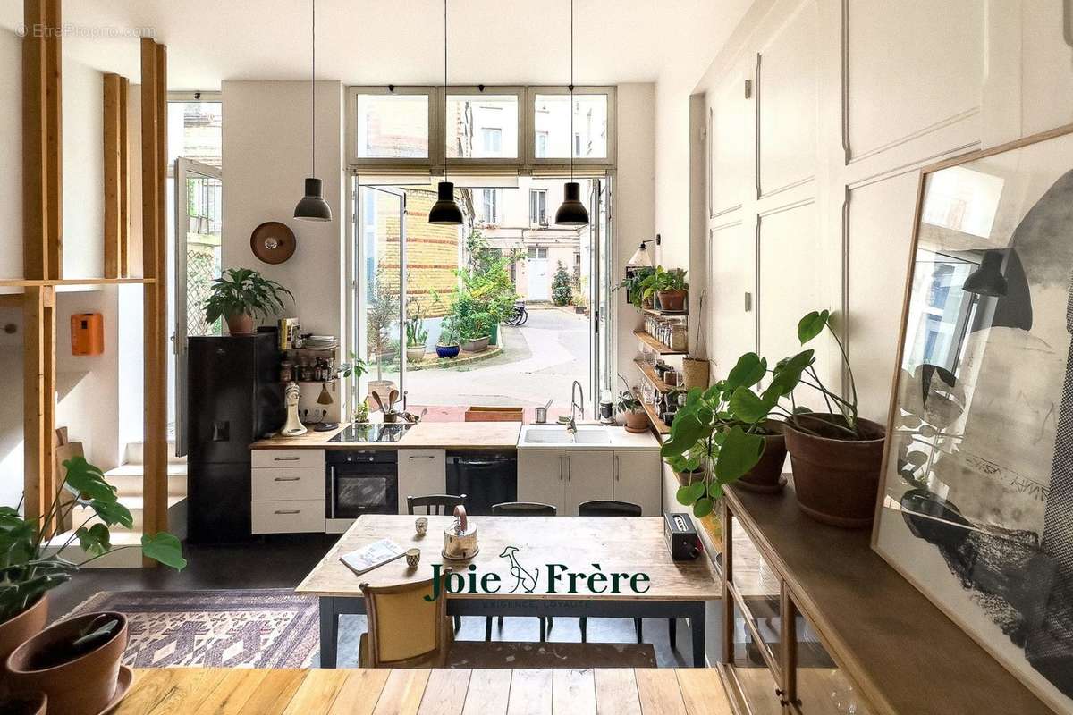 la cuisine dînatoire ouverte du loft - Appartement à PARIS-18E