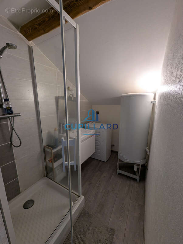 Appartement à RENAISON