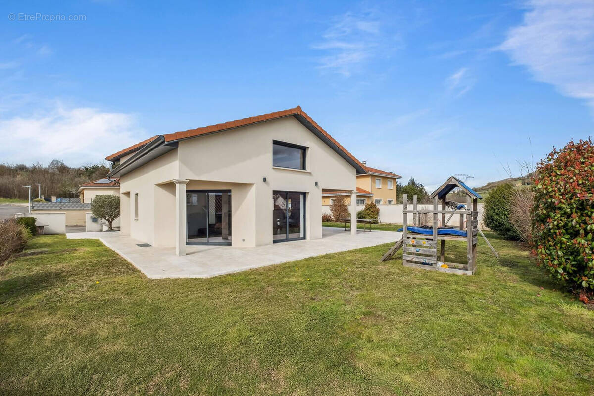 Photo 1 - Maison à LUZINAY