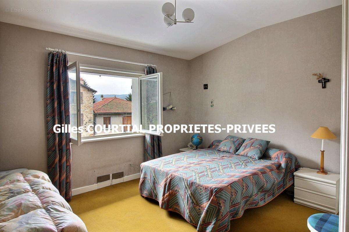 Maison à SAINT-JULIEN-CHAPTEUIL