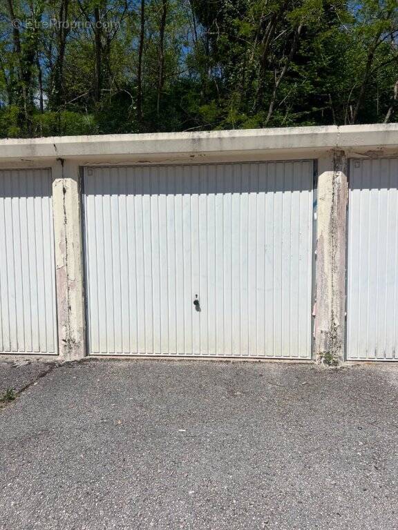 Parking à LE CREUSOT