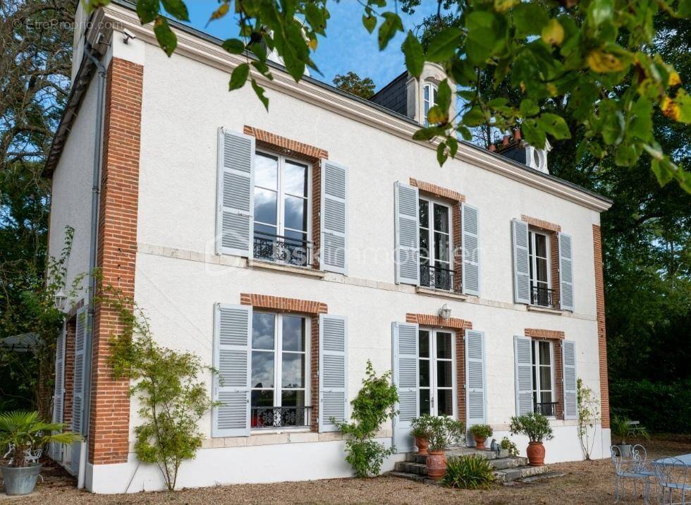 Maison à LA CHAPELLE-SAINT-MESMIN