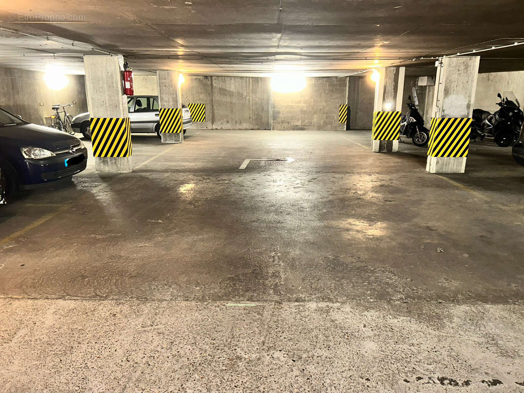 Parking à PARIS-15E