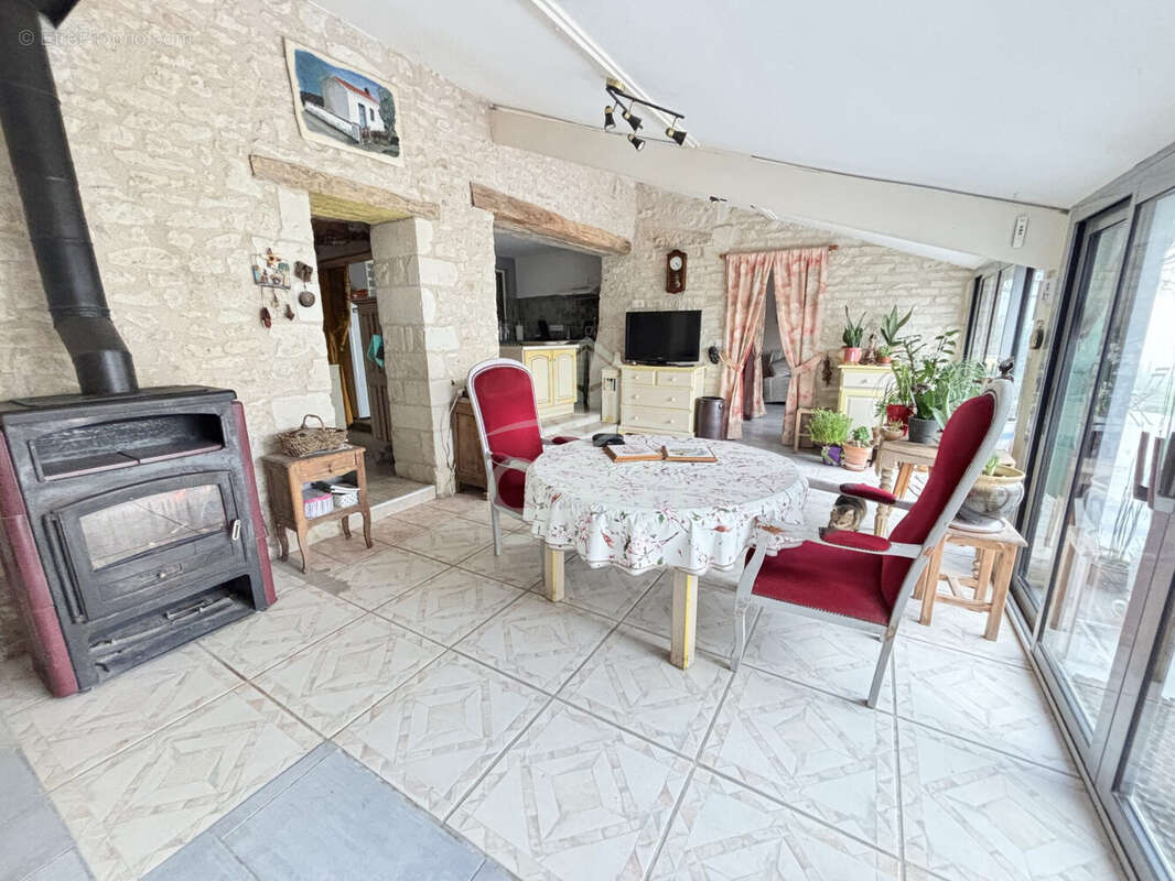 Maison à MARCILLY-SUR-VIENNE