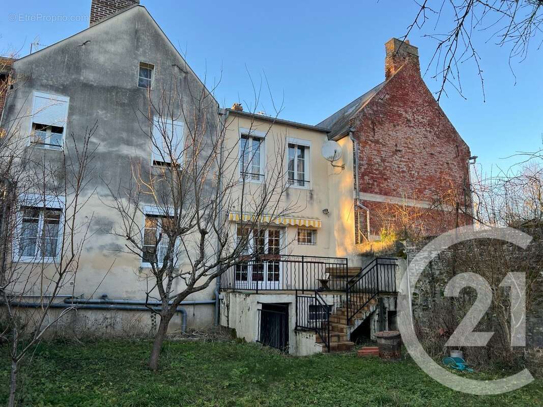 Maison à LA FERE