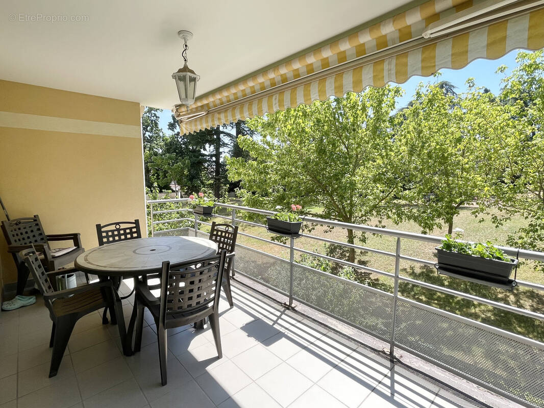 Appartement à GREZIEU-LA-VARENNE
