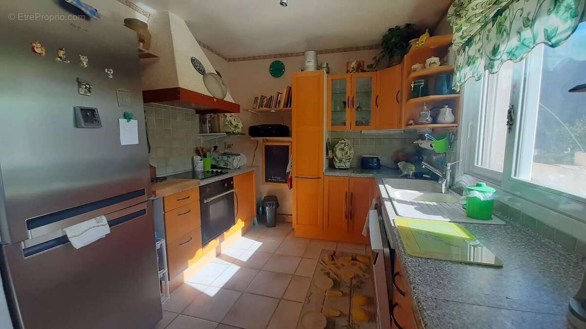 Maison à PUGET-THENIERS