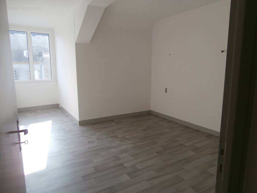 Appartement à SAINT-YRIEIX-LA-PERCHE