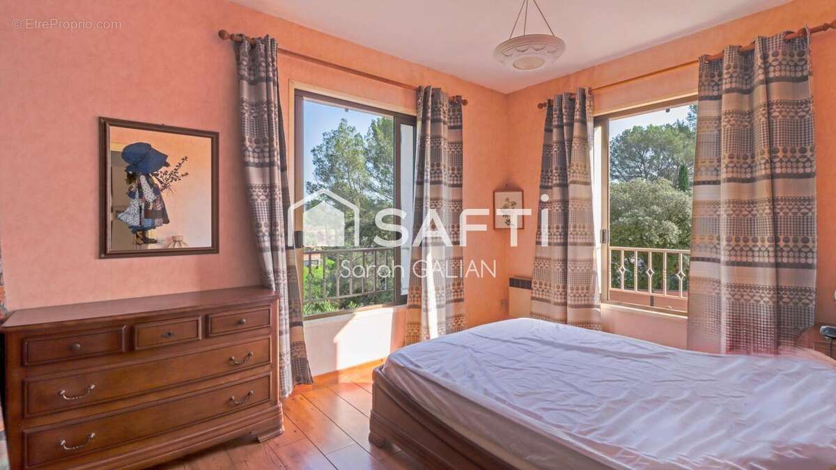 Photo 8 - Maison à ROQUEBRUNE-SUR-ARGENS