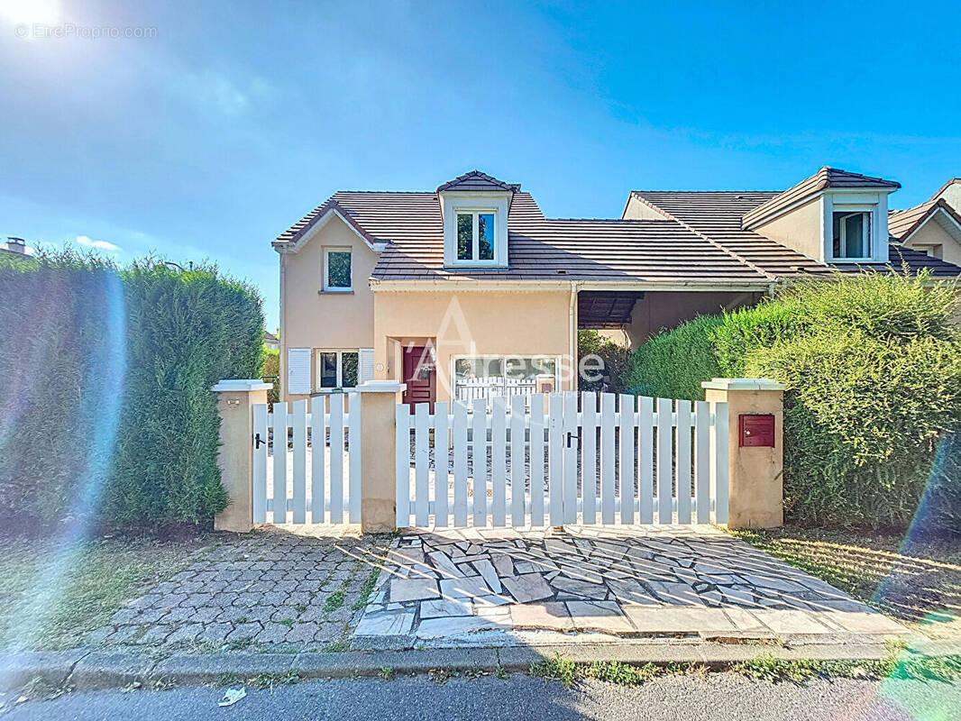 Maison à MAGNY-LE-HONGRE