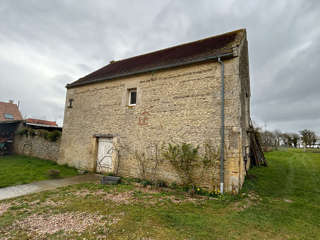 Maison à ARGENCES
