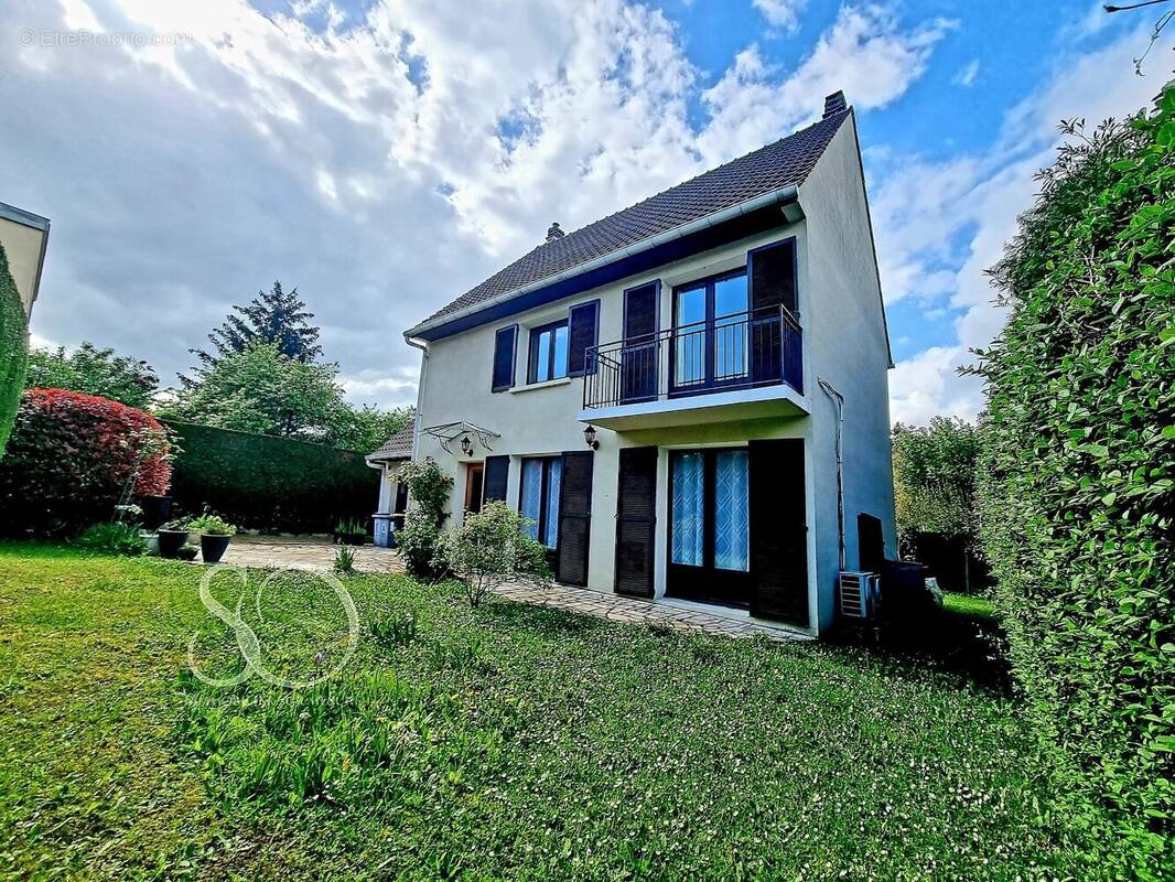 Maison à MAREIL-MARLY