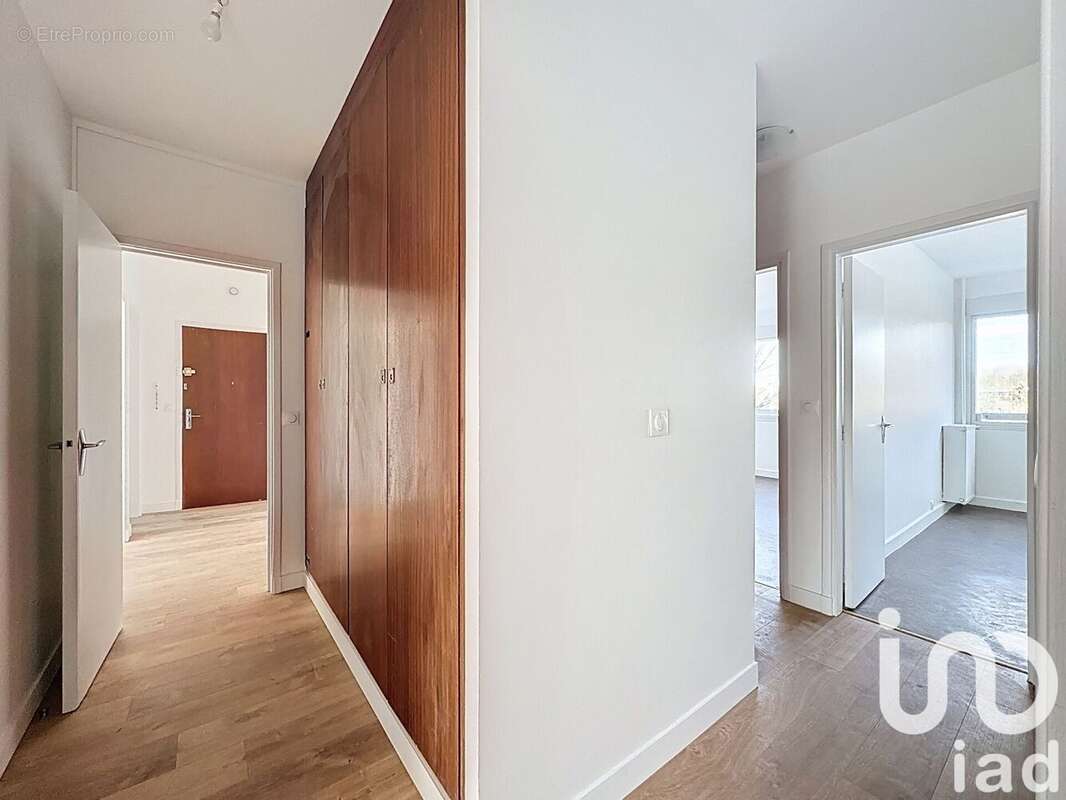 Photo 8 - Appartement à LA CELLE-SAINT-CLOUD