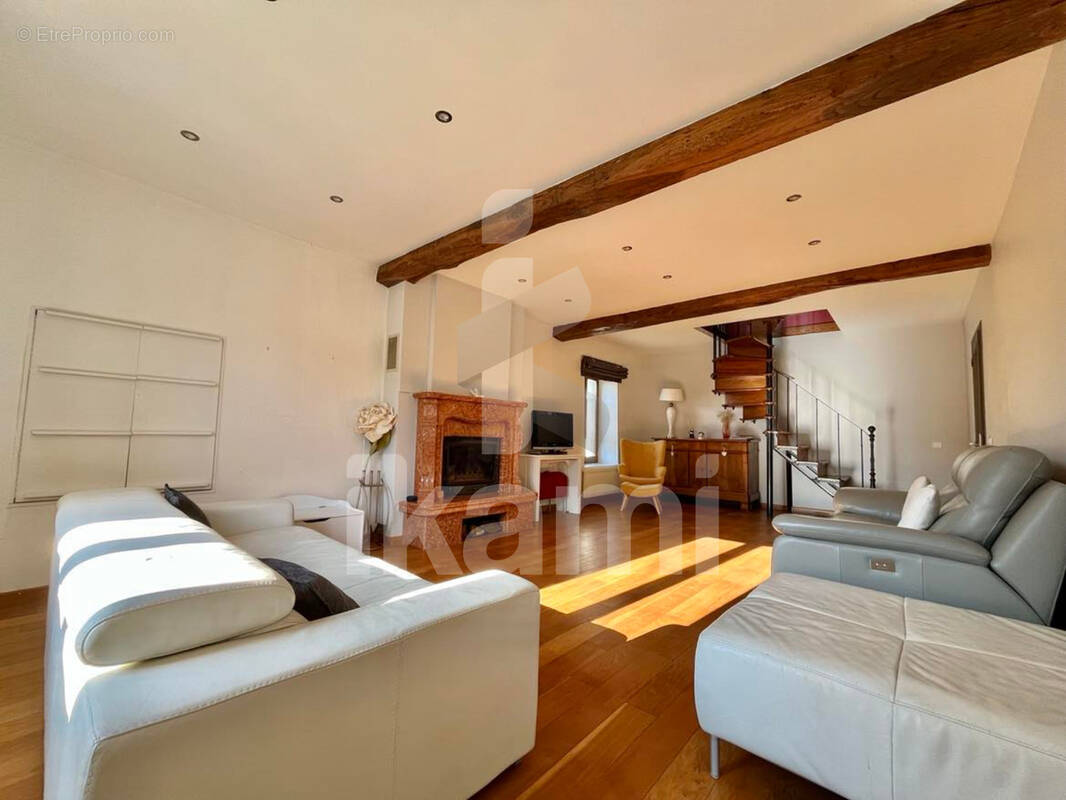 Maison à LA BUISSE