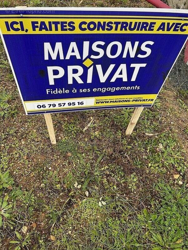 Terrain à LA CHAIZE-LE-VICOMTE