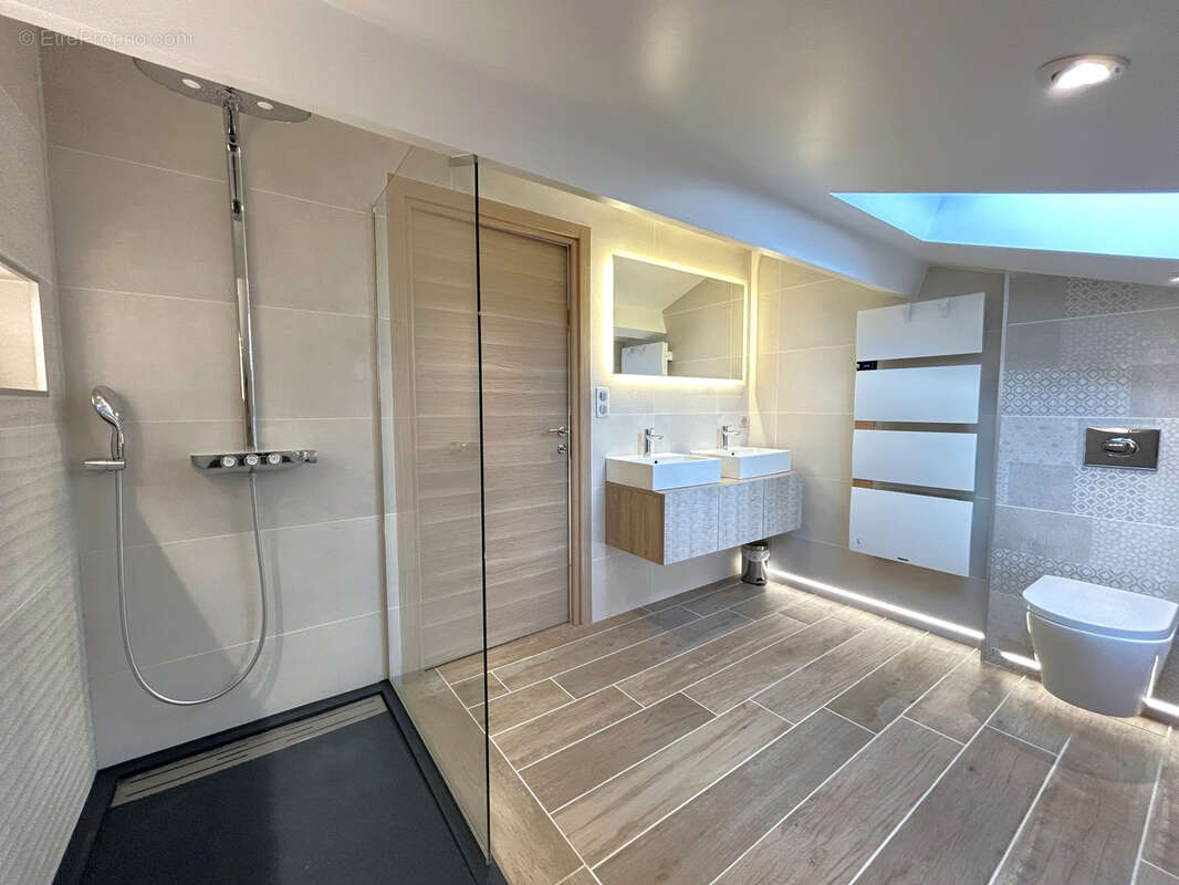 Appartement à GREZIEU-LA-VARENNE