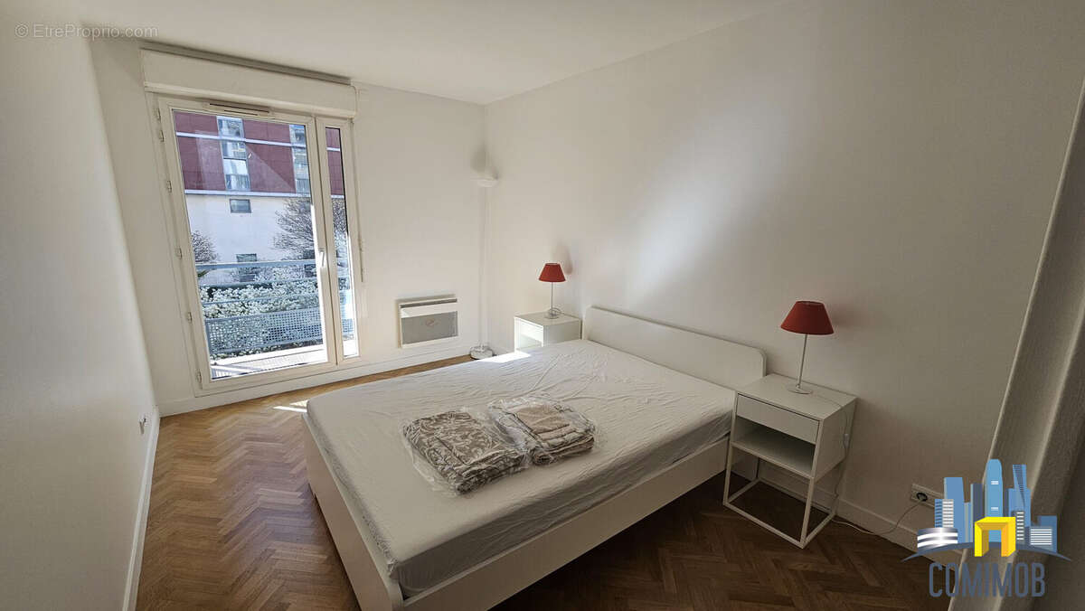 Appartement à COURBEVOIE