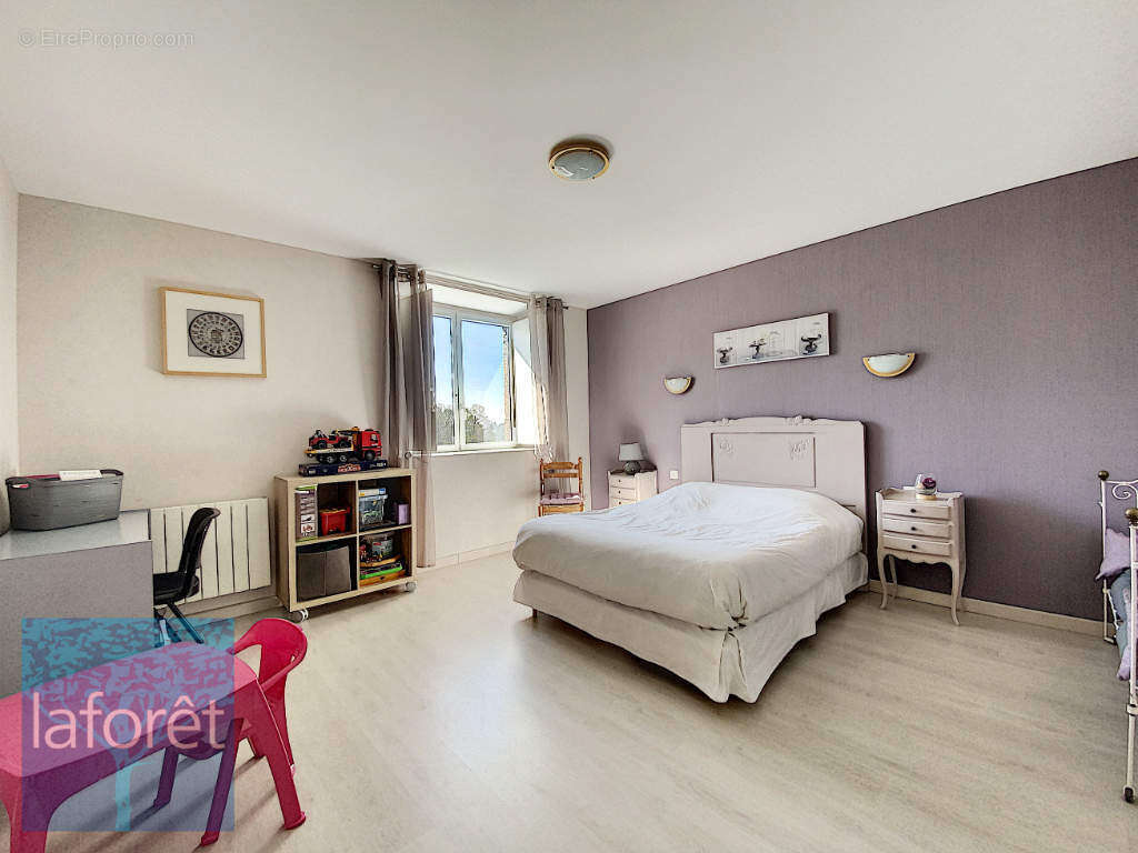 Maison à LOUVIGNE-DU-DESERT